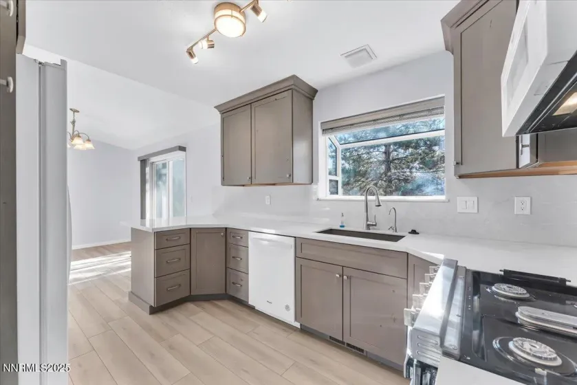 301 Coral, Dayton, Nevada 89403, 3 Bedrooms Bedrooms, ,2 BathroomsBathrooms,Residential,Residential,Coral,260000311