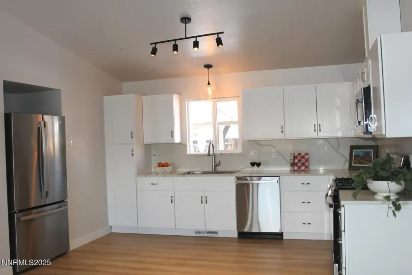 10755 Sand Dune, Sparks, Nevada 89441, 3 Bedrooms Bedrooms, ,2 BathroomsBathrooms,Residential,Residential,Sand Dune,260000313