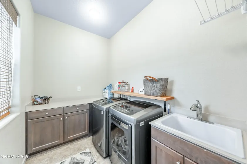 145 Horizon Ridge, Sparks, Nevada 89441, 5 Bedrooms Bedrooms, ,3 BathroomsBathrooms,Residential,Residential,Horizon Ridge,260000334
