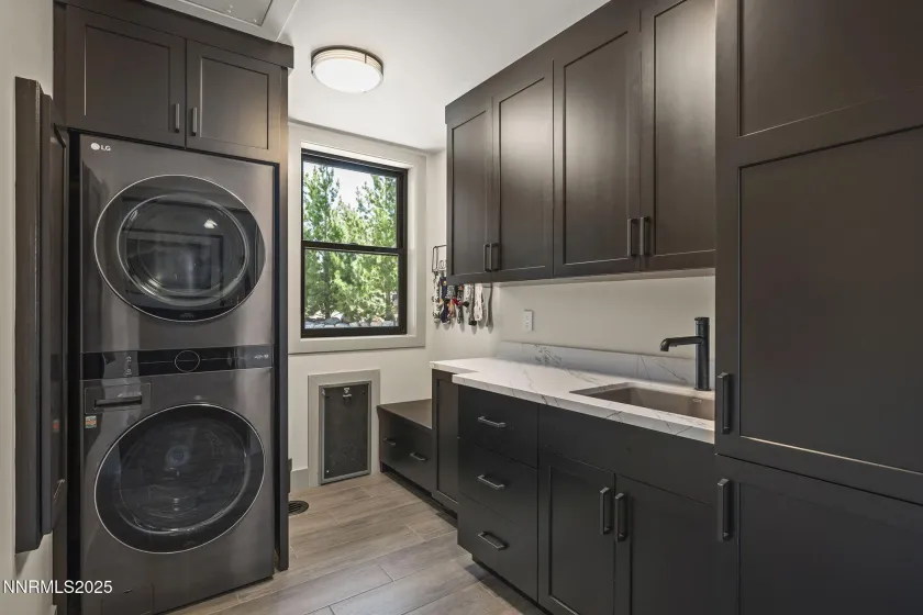 6177 Featherstone, Reno, Nevada 89511, 5 Bedrooms Bedrooms, ,6 BathroomsBathrooms,Residential,Residential,Featherstone,250054932