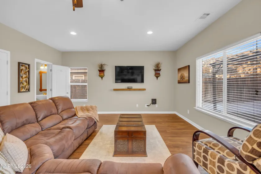 1465 Hagar, Reno, Nevada 89506, 4 Bedrooms Bedrooms, ,3 BathroomsBathrooms,Residential,Residential,Hagar,260000358