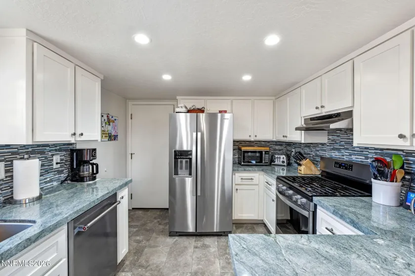 1412 Bumblebee, Gardnerville, Nevada 89460, 3 Bedrooms Bedrooms, ,2 BathroomsBathrooms,Residential,Residential,Bumblebee,260000368