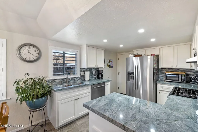 1412 Bumblebee, Gardnerville, Nevada 89460, 3 Bedrooms Bedrooms, ,2 BathroomsBathrooms,Residential,Residential,Bumblebee,260000368