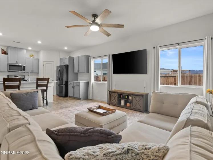 2645 Emerson, Fernley, Nevada 89408, 3 Bedrooms Bedrooms, ,2 BathroomsBathrooms,Residential,Residential,Emerson,260000378