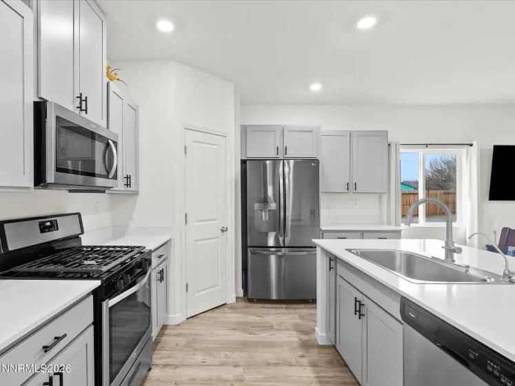 2645 Emerson, Fernley, Nevada 89408, 3 Bedrooms Bedrooms, ,2 BathroomsBathrooms,Residential,Residential,Emerson,260000378