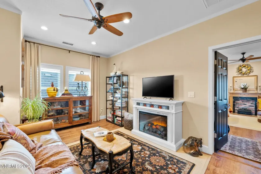 958 Marble Hills, Sparks, Nevada 89436, 2 Bedrooms Bedrooms, ,3 BathroomsBathrooms,Residential,Residential,Marble Hills,260000379