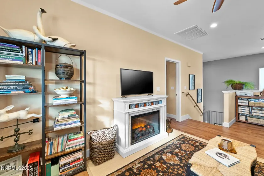 958 Marble Hills, Sparks, Nevada 89436, 2 Bedrooms Bedrooms, ,3 BathroomsBathrooms,Residential,Residential,Marble Hills,260000379