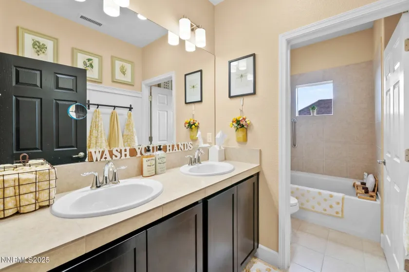 958 Marble Hills, Sparks, Nevada 89436, 2 Bedrooms Bedrooms, ,3 BathroomsBathrooms,Residential,Residential,Marble Hills,260000379