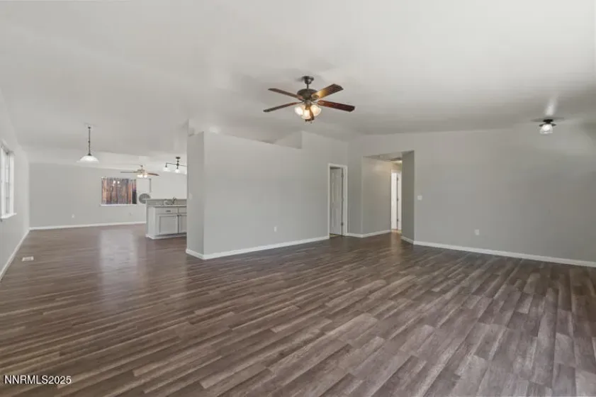 1381 Spooner, Carson City, Nevada 89706, 3 Bedrooms Bedrooms, ,2 BathroomsBathrooms,Residential,Residential,Spooner,250053128