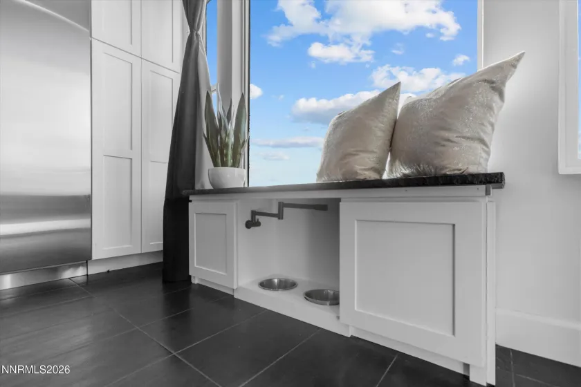 Built-in Pet Station