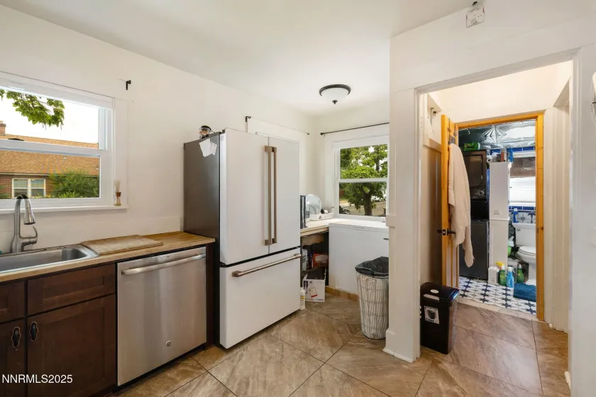 800 Center, Reno, Nevada 89501, 2 Bedrooms Bedrooms, ,2 BathroomsBathrooms,Residential,Residential,Center,260000413