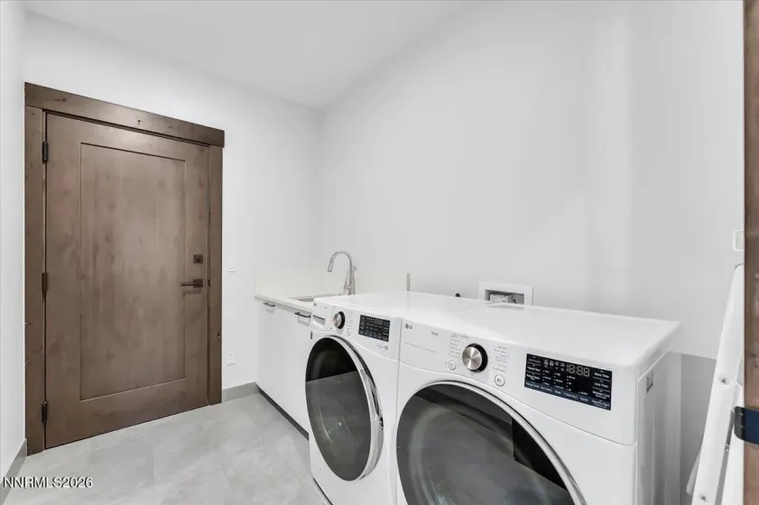 28 Beach Club, Stateline, Nevada 89449, 3 Bedrooms Bedrooms, ,2 BathroomsBathrooms,Residential,Residential,Beach Club,260000416