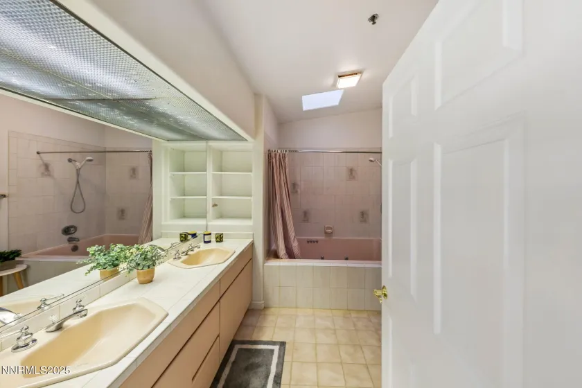 120 Country Club, Incline Village, Nevada 89451, 2 Bedrooms Bedrooms, ,3 BathroomsBathrooms,Residential,Residential,Country Club,260000426