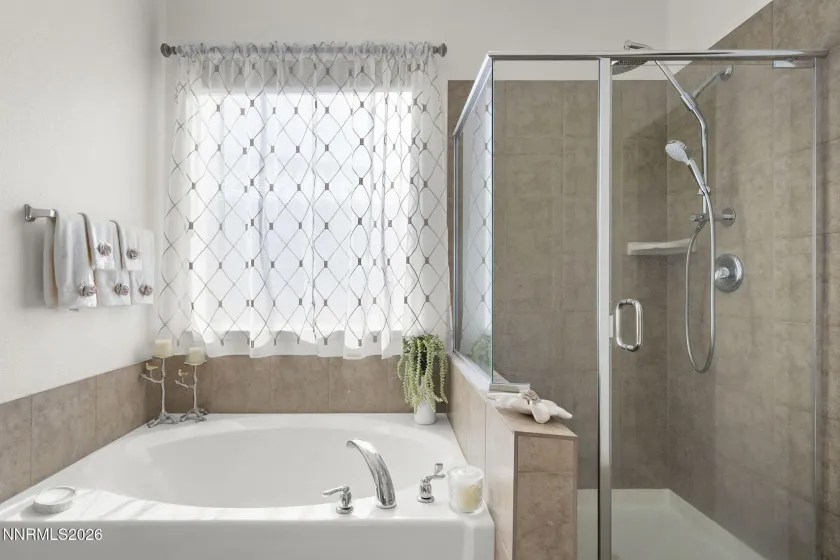 6825 Apus, Sparks, Nevada 89436, 3 Bedrooms Bedrooms, ,2 BathroomsBathrooms,Residential,Residential,Apus,260000470