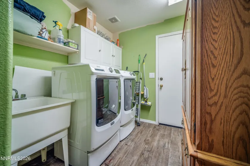 1055 Spoonbill, Sparks, Nevada 89441, 3 Bedrooms Bedrooms, ,2 BathroomsBathrooms,Residential,Residential,Spoonbill,260000478