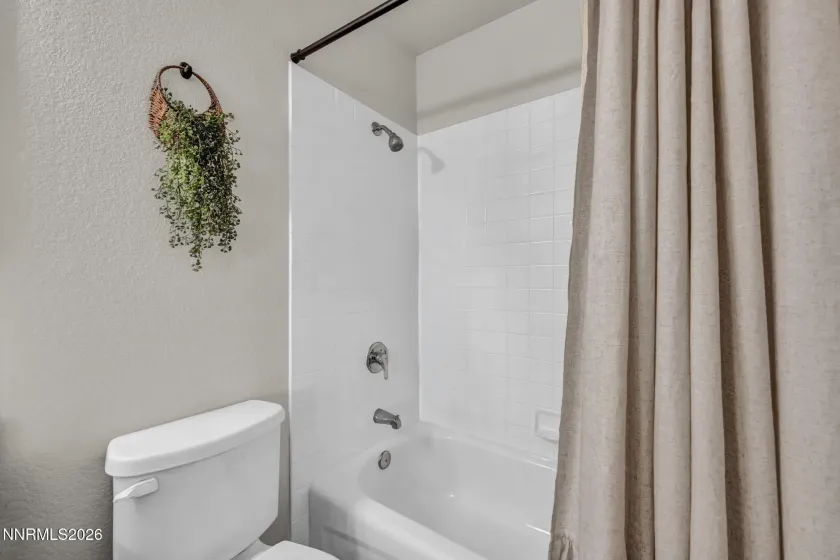 952 Red Falcon, Spanish Springs, Nevada 89441, 3 Bedrooms Bedrooms, ,2 BathroomsBathrooms,Residential,Residential,Red Falcon,260000505