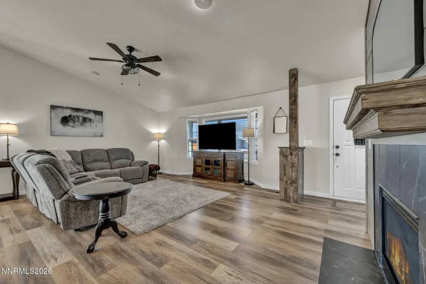 952 Red Falcon, Spanish Springs, Nevada 89441, 3 Bedrooms Bedrooms, ,2 BathroomsBathrooms,Residential,Residential,Red Falcon,260000505