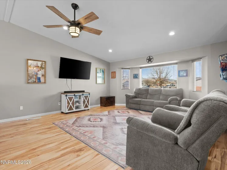 668 Farm, Fernley, Nevada 89408, 3 Bedrooms Bedrooms, ,2 BathroomsBathrooms,Residential,Residential,Farm,260000506