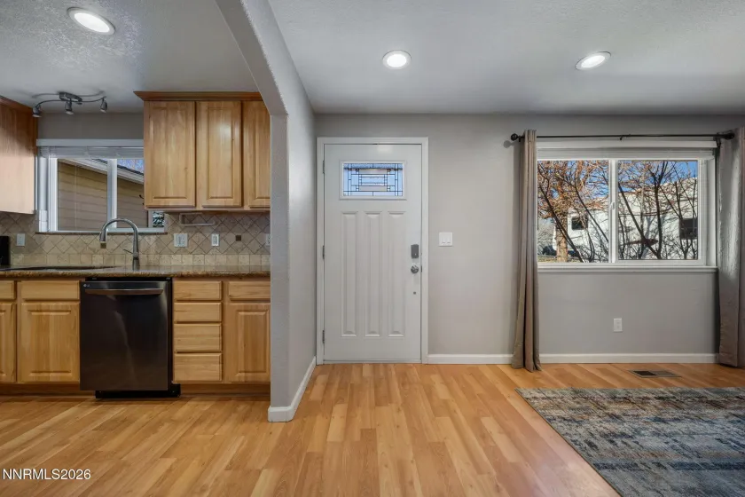 32 Patterson, Sparks, Nevada 89436, 3 Bedrooms Bedrooms, ,2 BathroomsBathrooms,Residential,Residential,Patterson,260000517