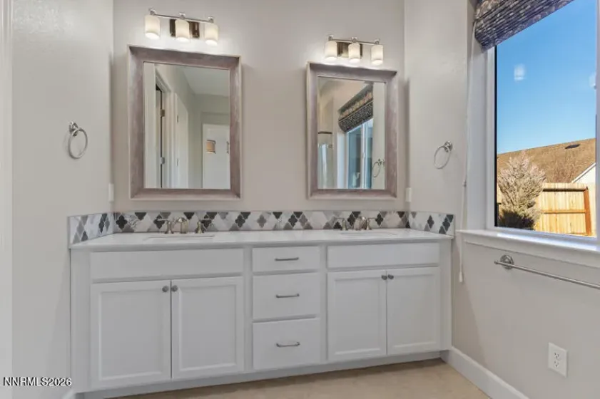 2221 Paint Horse, Reno, Nevada 89521, 2 Bedrooms Bedrooms, ,3 BathroomsBathrooms,Residential,Residential,Paint Horse,260000524