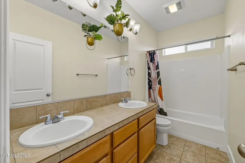 1226 Lasso, Gardnerville, Nevada 89410, 4 Bedrooms Bedrooms, ,3 BathroomsBathrooms,Residential,Residential,Lasso,250058404