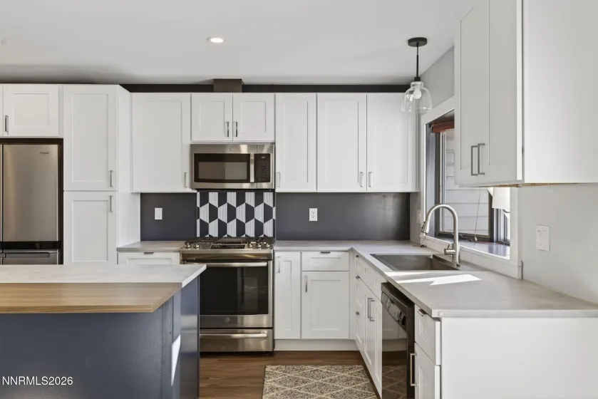 908 Pinewood, Sparks, Nevada 89434, 4 Bedrooms Bedrooms, ,2 BathroomsBathrooms,Residential,Residential,Pinewood,260000529