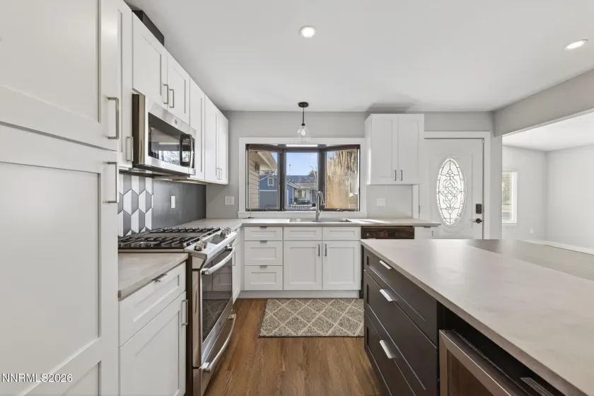 908 Pinewood, Sparks, Nevada 89434, 4 Bedrooms Bedrooms, ,2 BathroomsBathrooms,Residential,Residential,Pinewood,260000529