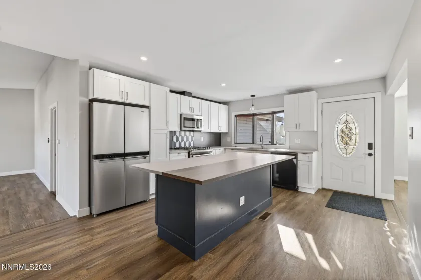 908 Pinewood, Sparks, Nevada 89434, 4 Bedrooms Bedrooms, ,2 BathroomsBathrooms,Residential,Residential,Pinewood,260000529