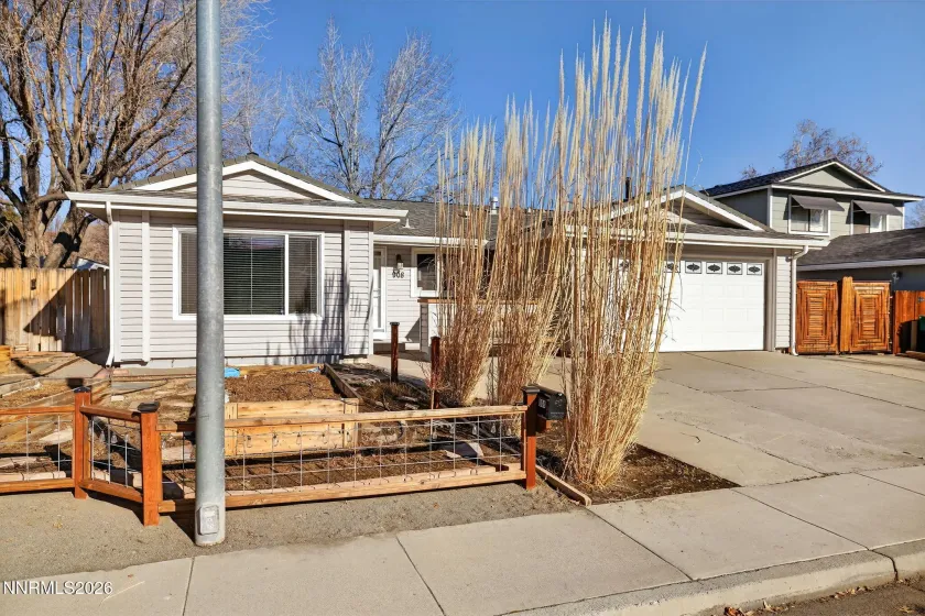 908 Pinewood, Sparks, Nevada 89434, 4 Bedrooms Bedrooms, ,2 BathroomsBathrooms,Residential,Residential,Pinewood,260000529