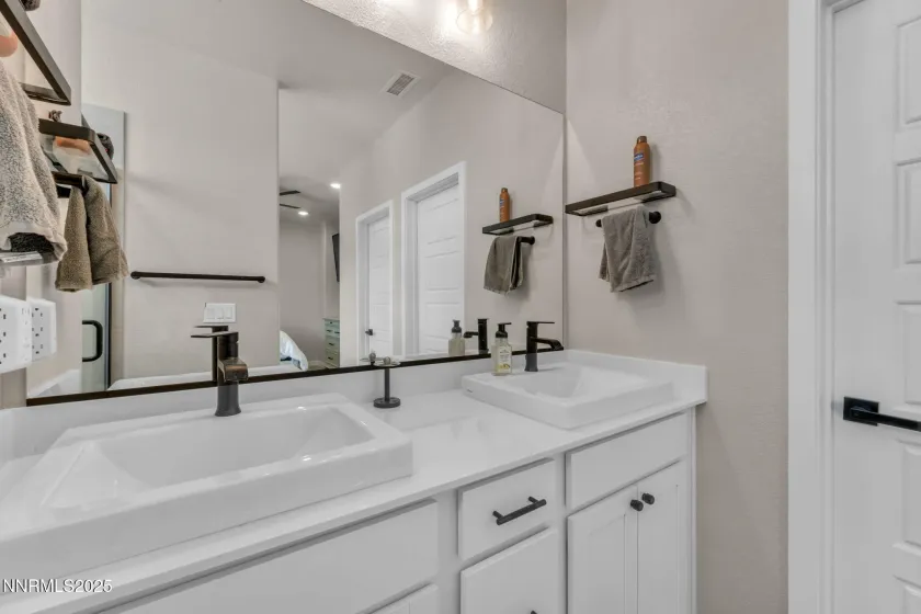 150 Rissone, Reno, Nevada 89503, 3 Bedrooms Bedrooms, ,3 BathroomsBathrooms,Residential Lease,Manufactured,Rissone,260000538