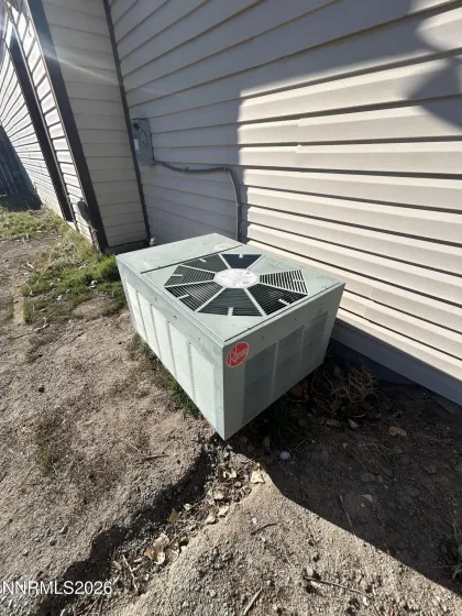 2 Pinehurst, Yerington, Nevada 89447, 3 Bedrooms Bedrooms, ,2 BathroomsBathrooms,Residential,Residential,Pinehurst,260000550