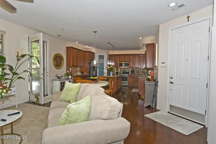 4823 Tree Swallow, Sparks, Nevada 89436, 3 Bedrooms Bedrooms, ,2 BathroomsBathrooms,Residential,Residential,Tree Swallow,260000581