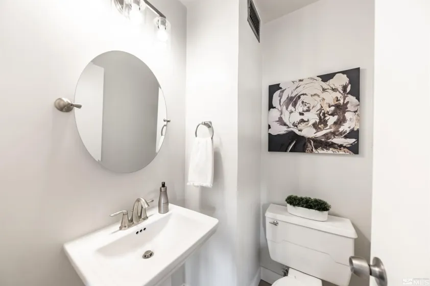 100 Arlington, Reno, Nevada 89501, 1 Bedroom Bedrooms, ,2 BathroomsBathrooms,Residential,Residential,Arlington,250005522