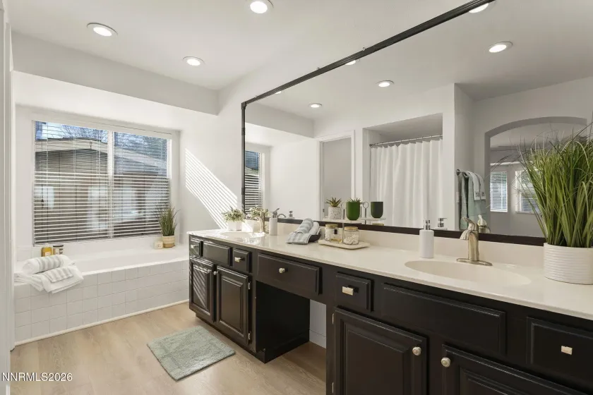 1024 Mayflower, Reno, Nevada 89509, 3 Bedrooms Bedrooms, ,2 BathroomsBathrooms,Residential,Residential,Mayflower,260000592