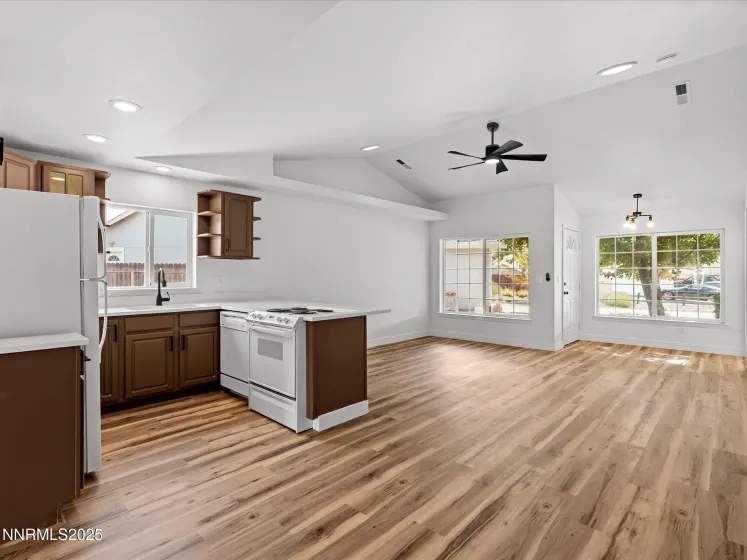 1286 Currycomb, Minden, Nevada 89423, 4 Bedrooms Bedrooms, ,3 BathroomsBathrooms,Residential,Residential,Currycomb,250055684