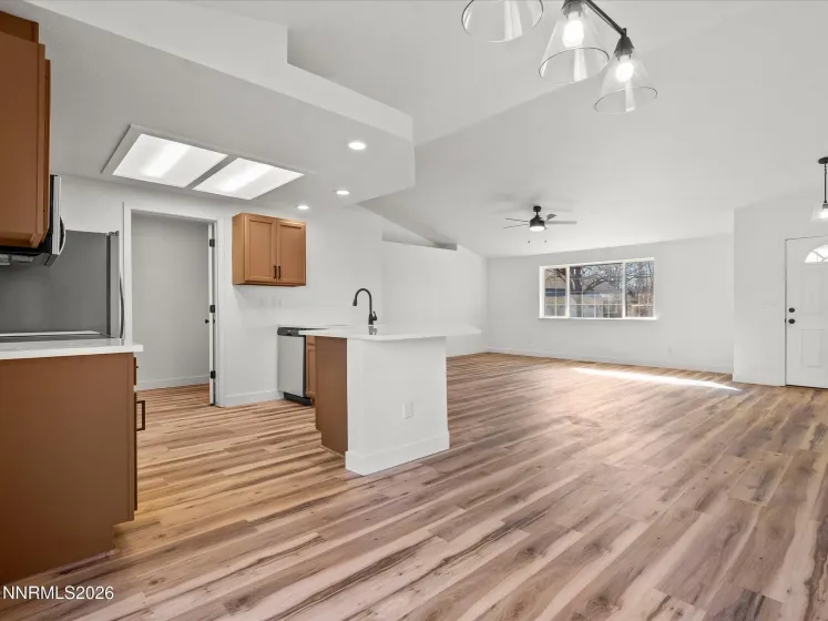 1286 Currycomb, Minden, Nevada 89423, 4 Bedrooms Bedrooms, ,3 BathroomsBathrooms,Residential,Residential,Currycomb,250055684