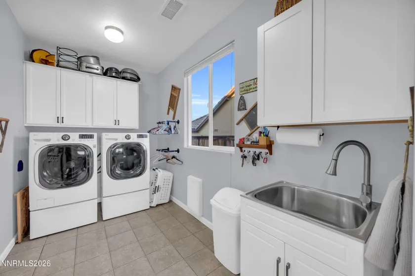 2823 Kimberlite, Sparks, Nevada 89436, 4 Bedrooms Bedrooms, ,3 BathroomsBathrooms,Residential,Residential,Kimberlite,260000608