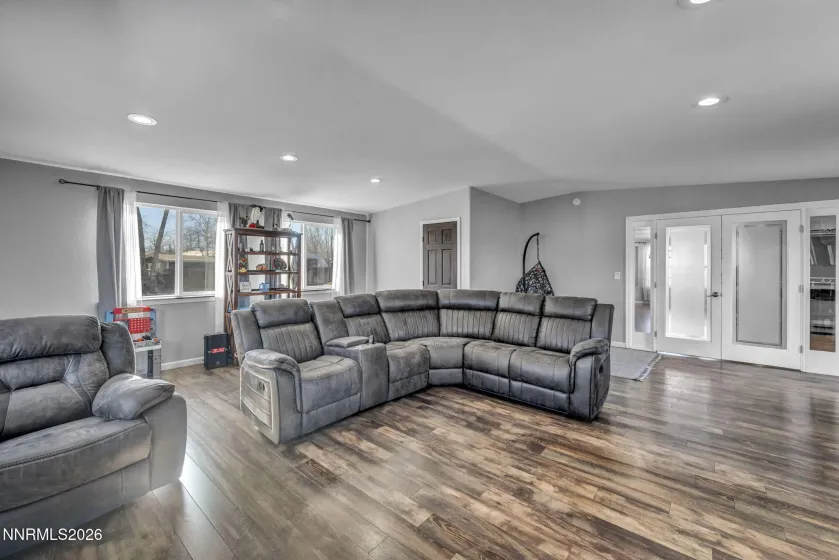 410 Paramount, Reno, Nevada 89506, 3 Bedrooms Bedrooms, ,2 BathroomsBathrooms,Residential,Residential,Paramount,260000637