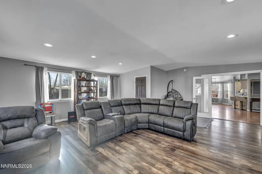 410 Paramount, Reno, Nevada 89506, 3 Bedrooms Bedrooms, ,2 BathroomsBathrooms,Residential,Residential,Paramount,260000637