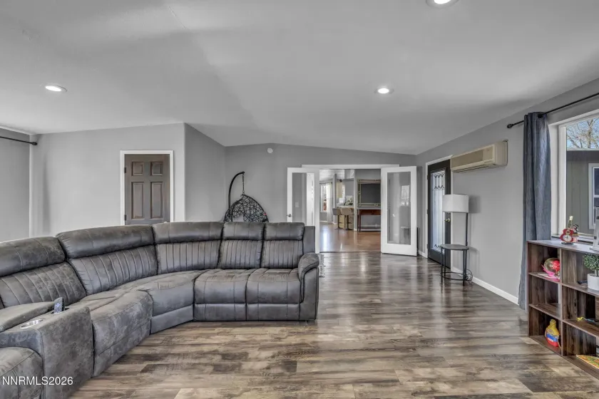 410 Paramount, Reno, Nevada 89506, 3 Bedrooms Bedrooms, ,2 BathroomsBathrooms,Residential,Residential,Paramount,260000637