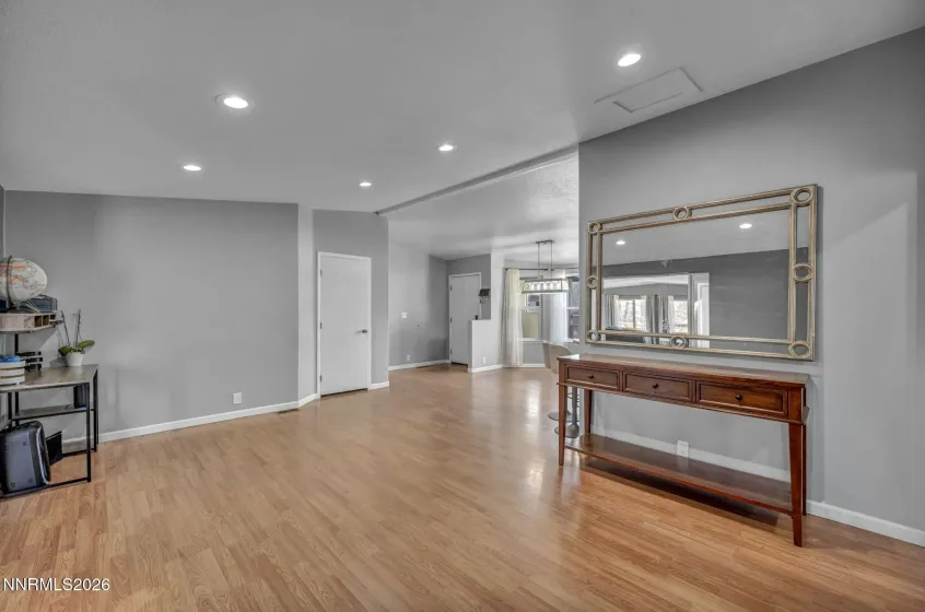 410 Paramount, Reno, Nevada 89506, 3 Bedrooms Bedrooms, ,2 BathroomsBathrooms,Residential,Residential,Paramount,260000637