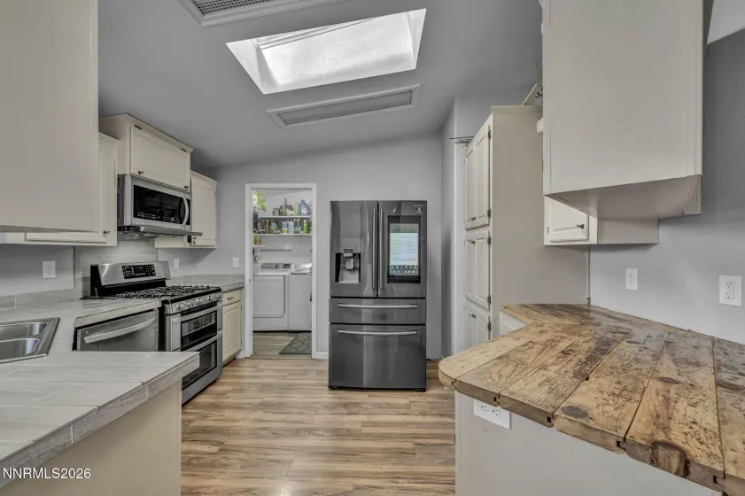 410 Paramount, Reno, Nevada 89506, 3 Bedrooms Bedrooms, ,2 BathroomsBathrooms,Residential,Residential,Paramount,260000637