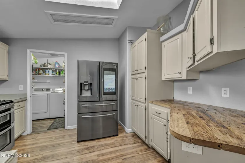 410 Paramount, Reno, Nevada 89506, 3 Bedrooms Bedrooms, ,2 BathroomsBathrooms,Residential,Residential,Paramount,260000637