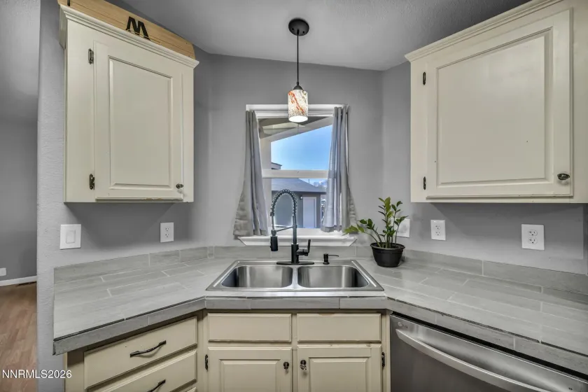 410 Paramount, Reno, Nevada 89506, 3 Bedrooms Bedrooms, ,2 BathroomsBathrooms,Residential,Residential,Paramount,260000637