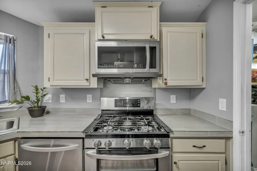 410 Paramount, Reno, Nevada 89506, 3 Bedrooms Bedrooms, ,2 BathroomsBathrooms,Residential,Residential,Paramount,260000637