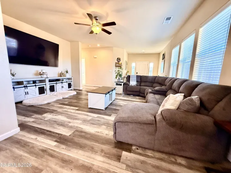 164 Royal Oaks, Fernley, Nevada 89408, 3 Bedrooms Bedrooms, ,2 BathroomsBathrooms,Residential,Residential,Royal Oaks,260000647