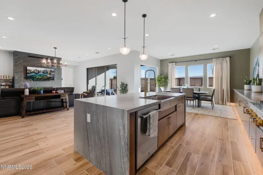 1561 Evangeline, Sparks, Nevada 89436, 4 Bedrooms Bedrooms, ,4 BathroomsBathrooms,Residential,Residential,Evangeline,260000669