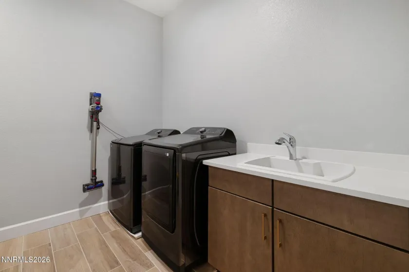 1561 Evangeline, Sparks, Nevada 89436, 4 Bedrooms Bedrooms, ,4 BathroomsBathrooms,Residential,Residential,Evangeline,260000669