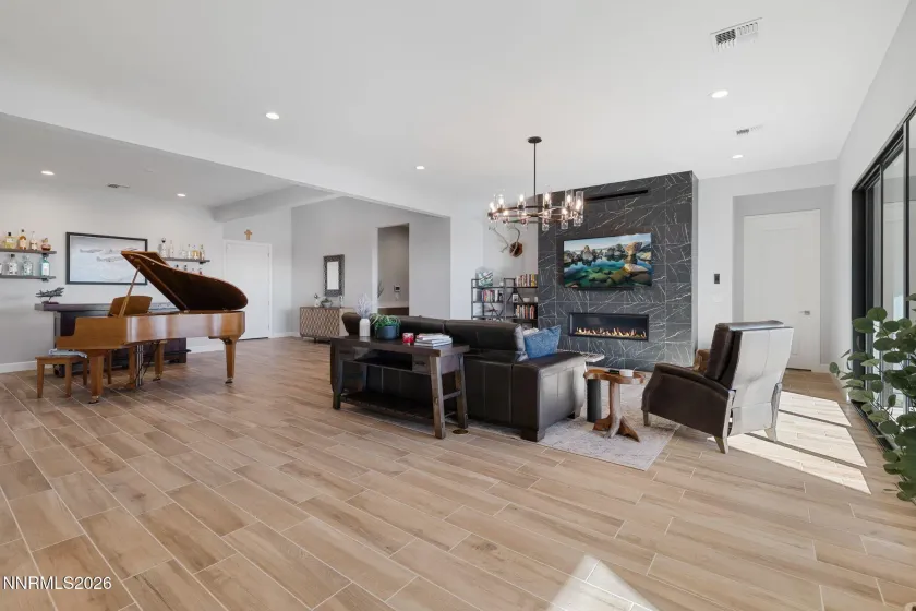 1561 Evangeline, Sparks, Nevada 89436, 4 Bedrooms Bedrooms, ,4 BathroomsBathrooms,Residential,Residential,Evangeline,260000669