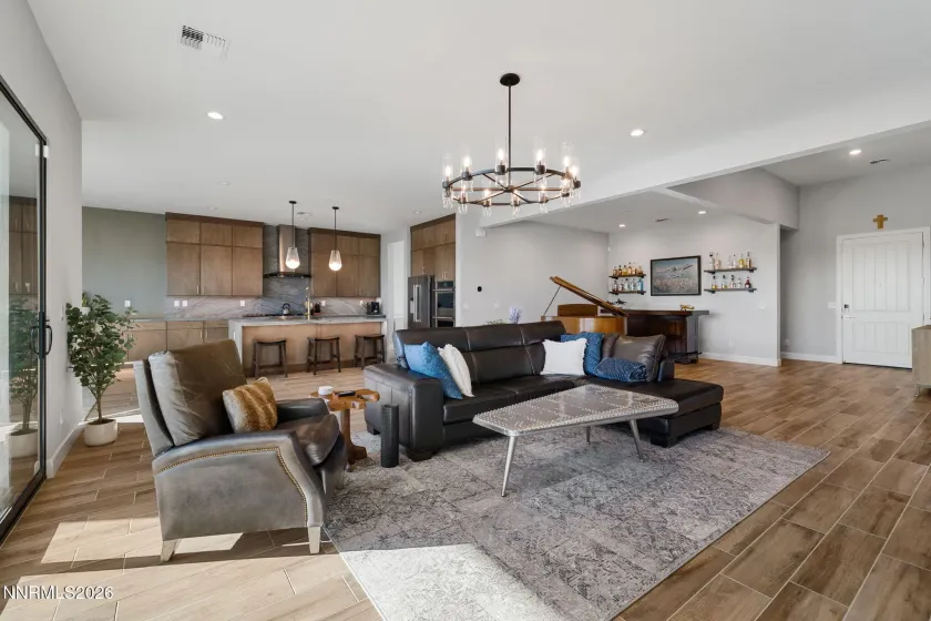 1561 Evangeline, Sparks, Nevada 89436, 4 Bedrooms Bedrooms, ,4 BathroomsBathrooms,Residential,Residential,Evangeline,260000669